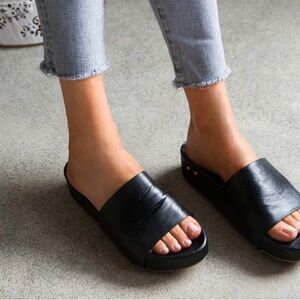 beek Pelican Black Leather Mules Sandal Size 10